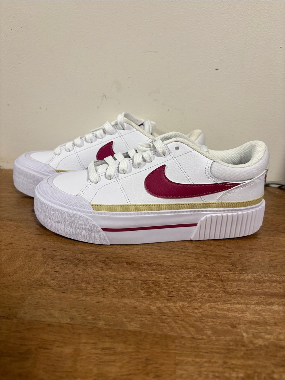 Nike women,s Court Legacy next Nature Sneakers .size 6.5